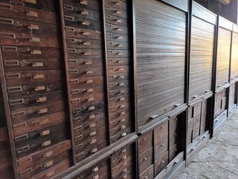 Prvorepublikové roletové šuplíkové skříně z obchodu - 5