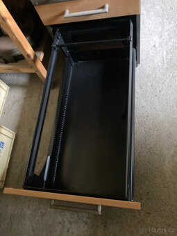 Skříňka se zásuvkami na kolečkách, kontejner 600 kč - 5