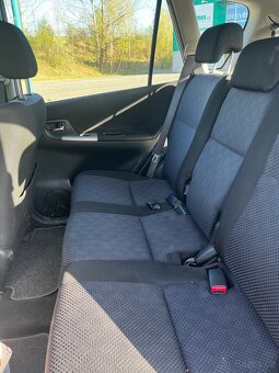 Toyota Corolla Verso - 5