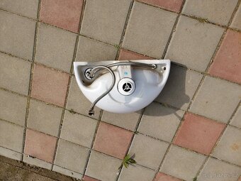 PRODÁM MALÉ UMYVADLO + vodov.baterie - 5