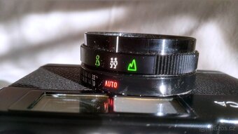 Yashica 35-ME 38 mm f/2,8 kompaktní 35mm fotoaparát - 5