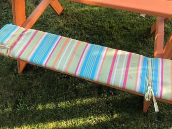 Dětský dřevěný zahradní stůl s lavičkami - 5