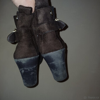 Hnědé kotníkové boty - 5