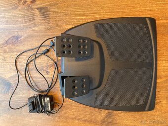 Herní volant Logitech MOMO - 5