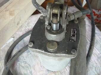 Ruční hydraulická pumpa s pístnici. - 5