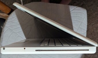 MacBook 4,1 Early-2008 (White) Core 2 Duo 2.4GHz 13" - 5