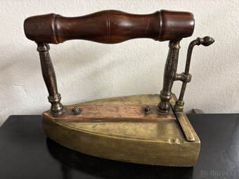 Mosazná žehlička Biedermeier - 5