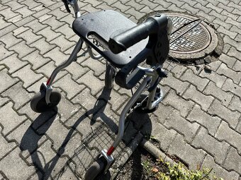 Chodítko pro seniory - podpůrný vozík - rolátor - 5