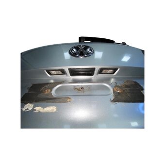 Páté dveře stříbrná metalíza LA7W VW Touran 1T3 r.v. 2012 - - 5