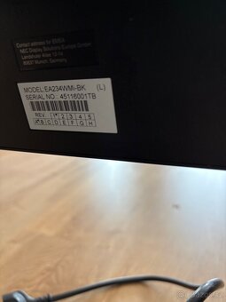 Monitor s komplet prislusenstvim - 5