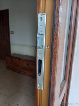 Vchodové dveře - hnědé plastové - použité - REZERVOVÁNO - 5