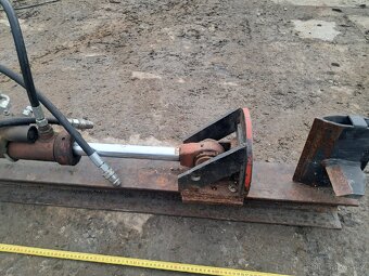 Hydraulická štípačka na dřevo - 5