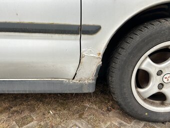 MITSUBISHI CARISMA - 5