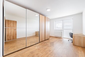 Pronájem bytu 3+kk (88 m²) s parkovacím stáním a sklepem – T - 5