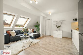 Podkrovní 2+kk kde najdete klid a skvělé spojení do metropol - 5