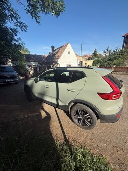 Volvo XC 40 , benzín 2,0 -145 kw 2023 - 5