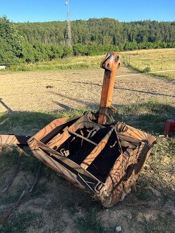 NAKLADAČ ZA TRAKTOR UNHZ 750 - 5
