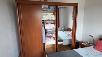 Šatní skříň se zrcadlem - 5