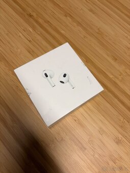 Apple AirPods (3. generace) s MagSafe nabíjecím pouzdrem - 5
