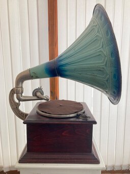 Starožitný gramofon na kliku s troubou - 5