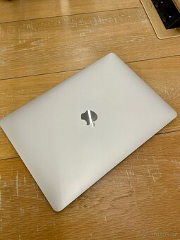 APPLE MACBOOK AIR 2019 13” i5/8/256GB - SILVER - 5