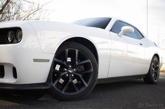 Dodge Challenger 5,7 HEMI RT - 5