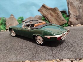 prodám model 1:18 jaguar e type cabrio 1971 - 5