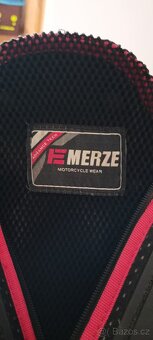 Emerze chráničová vesta na motorku - 5
