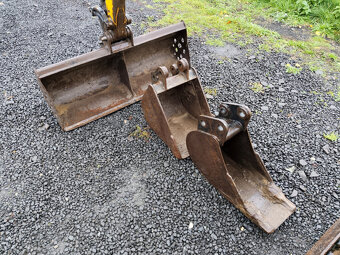 BAGR JCB 1,5t rok 2010 + 3 lžíce - 5