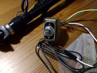 Anténa elektricky vysouvací  na auto, dobová nepoužitá - 5