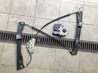 Vw Golf 5 3dv,kožené madlo ruční brzdy, okno 5dv, stahovačka - 5