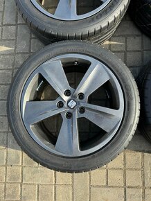 ORIGINÁL Alu Seat, Škoda, Volkswagen R17, 5x112 - TOP STAV - 5