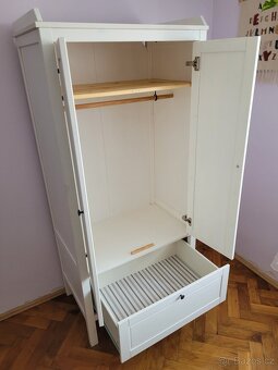Bílá šatní skříň SUNDVIK zn. IKEA - 5