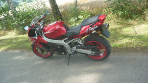 Kawasaki ZX9R - 5