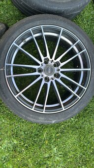 Peugeot 5x108 245/ 40 R17 - 5