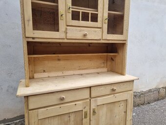 STARÁ SMRKOVÁ KREDENC PO RENOCACI - 5
