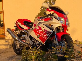 Yamaha YZF 750 R top stav - 5