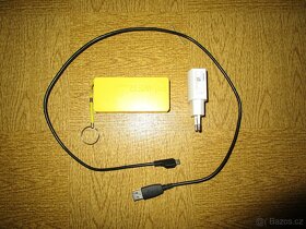 Plastová USB power banka s 2600mAh viz foto. Cena 100 Kč. - 5