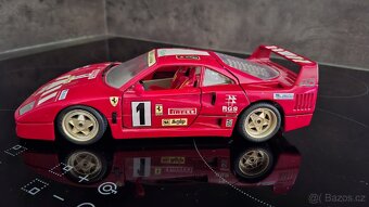Ferrari F40 3x varianta 1:18 Bburago + dárek 1:43 - 5