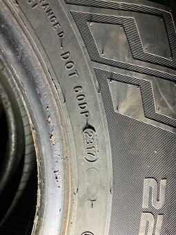 Prodám pneu 225/70 R15 C 112/110s - 5