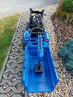 Šlapací traktor New Holland s nakladačem a rypadlem - 5