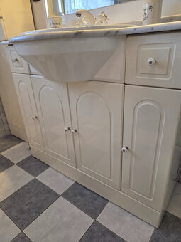 KOUPELNOVÝ NÁBYTEK - 5