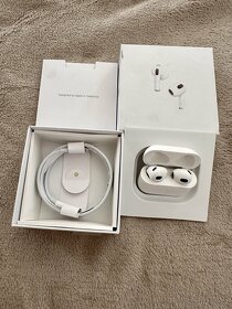 Sluchátka Apple AirPods PRO 2022 a AirPods 2021 >1/1 - 5
