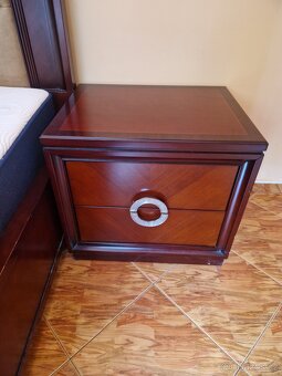 Komplet krásná ložnice – postel, skříň, noční stolky, komoda - 5