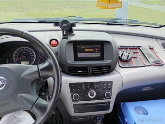 Nissan Almera Tino 2004 - 5