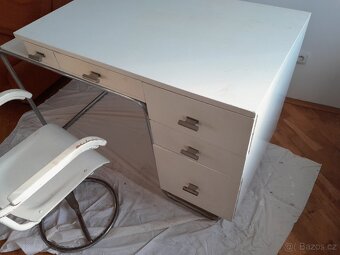 Retro stůl, židle a psací stroj funkcionalismus - 5