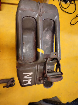 2x plechový kanystr 20L - 5