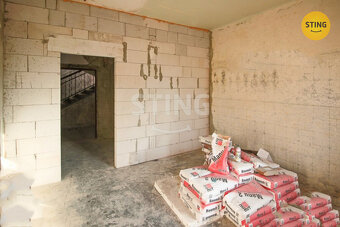 Bytový dům s pozemkem o výměře 647 m2 v centru obce D, 97863 - 5