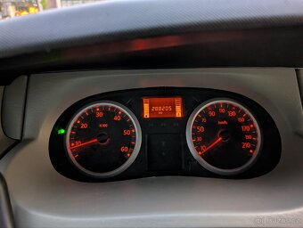 Renault Trafic 2,5 dCI / 107 kW Generation 2007, 7 míst - 5