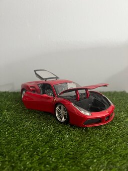 Ferrari 488 GTB 1:18 model - 5
